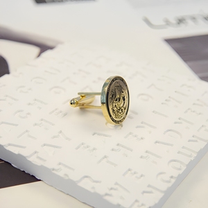 <span class=keywords><strong>Gemelli</strong></span> Personalizzati in Metallo Smaltato Morbido con Logo Inciso per Uomo, <span class=keywords><strong>Gemelli</strong></span> Rotondi Neri e Oro - Product Image 6