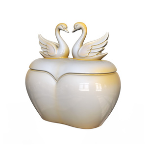 تمثال سيراميك فاخر على شكل قلب بطائرين (بجعتين) للبيع بالجملة، قابل للتخصيص، تحفة فنية سيراميكية راقية للسوق الأوروبية والأمريكية - Product Image 2