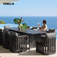 Ensemble de salle à manger d'extérieur en teck noir série Atoll YORLLA, mobilier de patio pour resort, chaise à lattes verticales