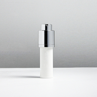 Vente en gros personnalisée Bouteille cosmétique à pompe sans air ronde en plastique métallique torsadé argent et or 15 ml 30 ml 50 ml