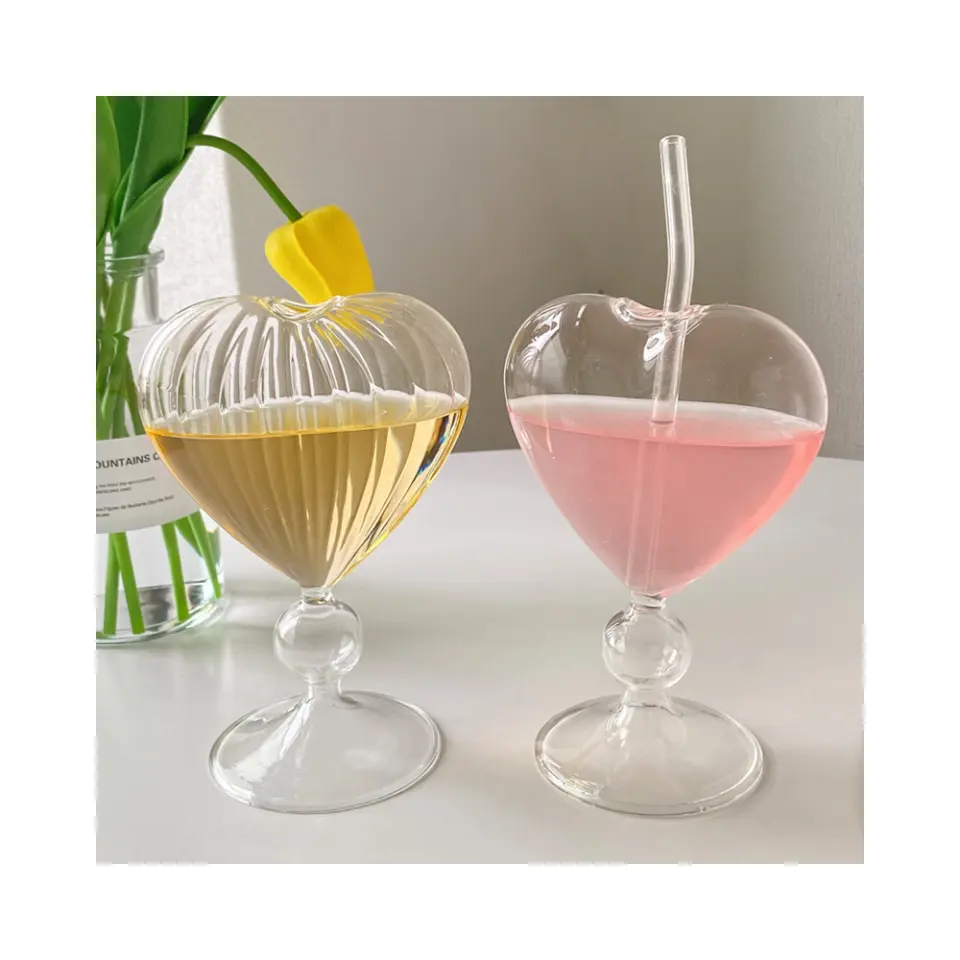 卸売ホームバー飲用ガラス製品ユニークなハート型のロマンチックなジュースワイングラスクリエイティブマティーニグラス