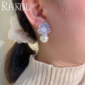 ต่างหูแต่งงานแบบติดหูประดับเพชรคิวบิกเซอร์โคเนียรูปเกล็ดหิมะสีขาวแดง รุ่น RAKOL EP075 - Product Image 3