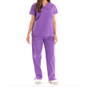 Uniforme Hospitalario Profesional de Algodón 100% Tejido, Diseñado para Uso Sanitario, con Corte Holgado y Cómodo, Limpio - Product Image 4
