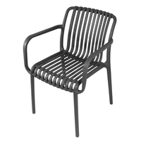 Chaises de restaurant d'extérieur en plastique empilables pour le café et les loisirs, pratiques pour la restauration en gros