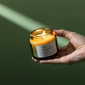 Aceitar personalizado luz verde vidro garrafa segurando natural soja cera velas perfumadas com cortiça de madeira