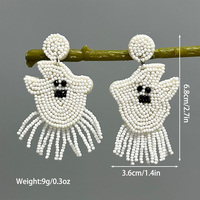 AHAYA Boucles d'oreilles pendantes en verre pour femme, style bohème, motif fantôme mignon d'Halloween, avec perles de rocaille blanches et noires et franges à pampilles