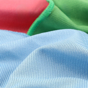 Paño <span class=keywords><strong>de</strong></span> Microfibra para Limpieza <span class=keywords><strong>de</strong></span> Vidrios <span class=keywords><strong>de</strong></span> Automóviles, Diseño Delgado <span class=keywords><strong>de</strong></span> 300 g/m², 40*40 cm, Color Verde, con Logotipo Personalizado - Product Image 4