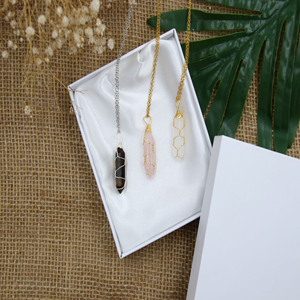 Collier pendentif hexagonal personnalisé C&H, fait main, en pierre naturelle, cristal, pointe de balle, bijoux en fil métallique - Product Image 3
