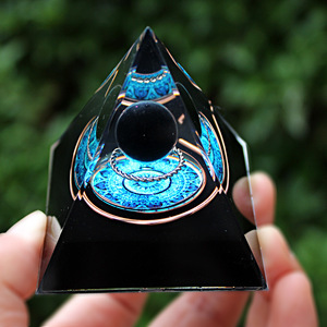 คริสตัลพีระมิดตกแต่งบ้าน รุ่นคอสมิก แกะสลักภายในด้วยเรซิ่นอีพ็อกซี่ งานฝีมือประดับตกแต่งโต๊ะ ของสะสม ของขวัญ - Product Image 4