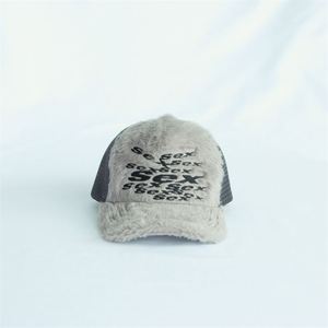 Gorra de Béisbol de Terciopelo Sublimado con Diseño de 5 Paneles, Gorra Trucker Personalizada de Terciopelo Holandés - Product Image 2