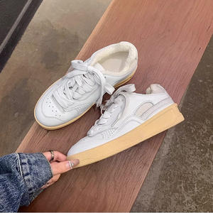 รองเท้าผ้าใบสีขาวสำหรับผู้หญิง รุ่น Seoul Campus สไตล์เดียวกับร้านค้าดัง ทรงหัวมน มีเชือกผูก พื้นหนา รองเท้าลำลองแบบสปอร์ต รองเท้าสเก็ต - Product Image 1