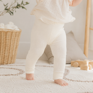 Leggings en crème de qualité supérieure offrant une flexibilité légère, une douceur respirante et une chaleur confortable pour les bébés au quotidien. - Product Image 2