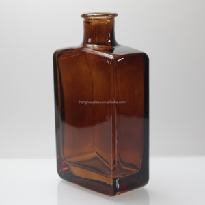Botella de Vidrio Ámbar Marrón de 200 ml, 200 cc, Tipo Frasco de Bolsillo, Plana y Rectangular, para Licor, Whisky y Bebidas Espirituosas, con Tapón de Corcho - Product Image 3