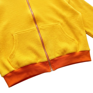 Sudadera con capucha y cremallera para hombre, estilo Y2K, de punto gofrado, corte holgado y corto, en amarillo y naranja de contraste, personalizada OEM, de alto gramaje, para streetwear. - Product Image 4