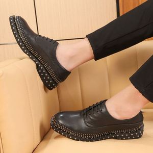 Chaussures habillées formelles de luxe pour homme en cuir véritable, style Oxford, avec lacets décoratifs cloutés, idéales pour l'automne - Product Image 3