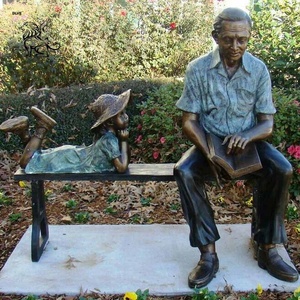 Escultura <span class=keywords><strong>de</strong></span> Bronce Decorativa <span class=keywords><strong>de</strong></span> Jardín <span class=keywords><strong>de</strong></span> Arte Moderno BLVE, <span class=keywords><strong>Abuelo</strong></span> y Niña <span class=keywords><strong>de</strong></span> Tamaño Real Leyendo un Libro, Sentados en el Banco - Product Image 1
