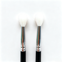 Pinceau de maquillage professionnel en bois à poils en nylon effilés pour estomper le correcteur, les fards à paupières et la poudre, pour les yeux et le visage