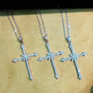 Collana con Ciondolo a Croce per Donne, Collana con Ciondolo in Stile Street Fashion per Donne - Product Image 1