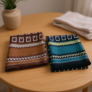 Foulard Quadrato Piccolo con Lettera G 70x70cm, Design Fantasia per Accessorio Moda - Product Image 2