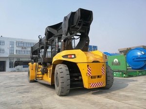 รถยกตู้คอนเทนเนอร์แบบ Reach Stacker รุ่น CLG2450 ขนาด 45 ตัน สำหรับการขนถ่ายตู้คอนเทนเนอร์ในท่าเรือ - เครื่องจักรคุณภาพสูงจากโรงงานจีน CLG2450 CLG2450 Reach Stacker - Product Image 4