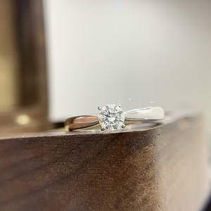 ขายส่งแหวนเพชรธรรมชาติ DE <span class=keywords><strong>VVS</strong></span> 0.3CT แต่งงานหมั้นแหวนหรูหราสต็อกลูกอมเพชรจริง14พันแหวนทองจริง - Product Image 3