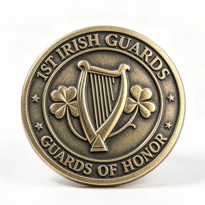 Medalla de las 1ª Guardias Irlandesas, de latón chapado en oro, circular, grabada en relieve, con temática musical, artículo de colección artístico. - Product Image 2