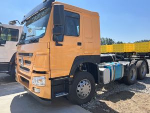 รถบรรทุกหัวลากมือสอง Sinotruk Euro2 ดีเซล 6x4 พวงมาลัยซ้าย HOWO 10 ล้อ รับน้ำหนัก 21-30 ตัน 371 แรงม้า กล้องมองหลัง 360 องศา - Product Image 2