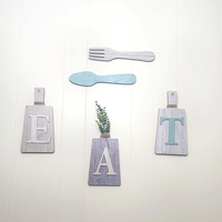 Salon luxe accessoires décoration rustique suspendus lettres bois planche à découper manger mignon signe ensemble suspendu Art cuisine décor