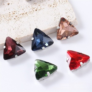 Diamants triangulaires en verre pour vêtements, sacs, chaussures, accessoires, semelles dorées avec trous, diamants à coudre à la main - Product Image 3