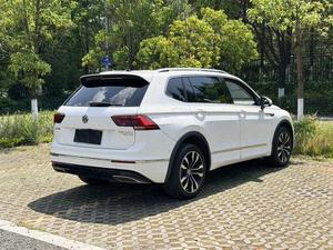 Voiture d'occasion 2020 pour <span class=keywords><strong>Tiguan</strong></span> L Turbo 4x4 Automatique 7 places Gauche Toit ouvrant panoramique foncé Faible kilométrage Sans accident Abordable - Product Image 6