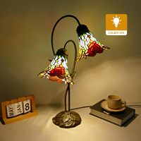 Lampe de chevet créative nordique avec abat-jour en verre teinté vertical et corps en fer, alimentation CA