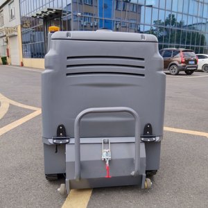 Nouveau balayeuse-essoreuse électrique rotative autoportée pour le nettoyage à l'eau froide des hôtels et des imprimeries - Product Image 4