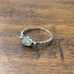 Bague en pierre de lune ovale pour femmes, anneau en argent Sterling 925 fait à la main, design fleur, vente en gros, inde - Product Image 2