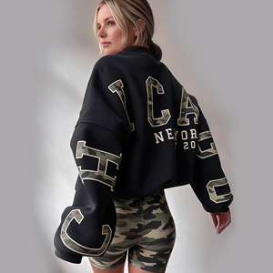 Felpa Grafica Mimetica con Collo Alto per Donne e Ragazze 2026, Oversize, Corta, a Maniche Lunghe, Larga, per l'Inverno - Product Image 1
