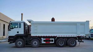 Camion à benne basculante HOWO 380HP Euro 2 Diesel d'occasion |   Véhicule minier 4x2 automatique |   Boîte de vitesses FAST à direction à droite |   Caméra arrière | - Product Image 4