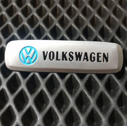 Оптовая продажа 5D металлическая табличка с логотипом для автомобильного коврика