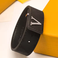 Bracelet manchette unisexe de luxe en cuir PU et métal avec lettres, bijou de créateur, cadeau pour femme