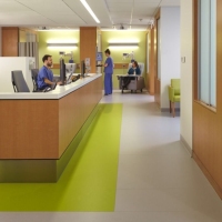 Comptoir de poste d'infirmière d'hôpital moderne avec plateau en stratifié ignifuge, qualité professionnelle durable (personnalisable OEM pour aéroport)