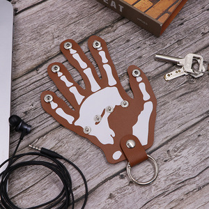 Porte-clés créatif et original en cuir PU, porte-clés portable en forme de paume, porte-clés cadeau d'Halloween. - Product Image 2