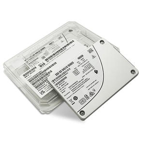 Disques SSD SOLID-IGM série D7-P5520 (3,84 To, 2,5 pouces PCle 4.0 x4, 3D4, TLC) Pack unique générique - Product Image 3