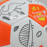 Ballon de football luisant dans le noir avec motif de peinture personnalisable