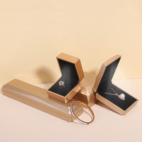 Boîte à bijoux de luxe faite à la main de la marque KW, prête à être expédiée, avec éclairage LED doré, en carton rigide, doublée d'éponge, forme carrée, logo personnalisé, 50 pièces