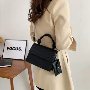 Nuevo temperamento moda elegante nueva cadena popular pu bolso bandolera de hombro para mujer Hobo dos bolsos para compras al aire libre