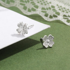 Boucles d'oreilles clous en argent pur s999 pour femmes, luxe léger, simples et polyvalentes, pour étudiantes - Product Image 6