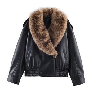 <span class=keywords><strong>Veste</strong></span> courte <span class=keywords><strong>en</strong></span> similicuir <span class=keywords><strong>bordeaux</strong></span> pour <span class=keywords><strong>femme</strong></span> avec grand col <span class=keywords><strong>en</strong></span> fourrure moelleuse, double boutonnage et ourlet élastique - Product Image 6