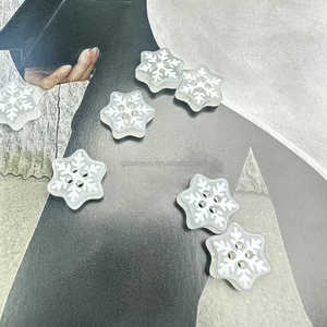 Nhựa Mặt Trăng Nút Sao Nút Trẻ Em Nút Hoa Phụ Kiện Nút 2 Lỗ Giáng Sinh tress Vui Vẻ Nút - Product Image 5