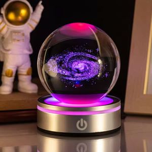 Vente en gros de boules de cristal 3D du système solaire, lampe de nuit multicolore personnalisée, boule de verre pour cadeaux d'anniversaire et de Noël - Product Image 5