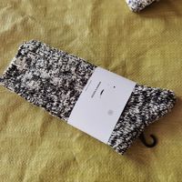 Calcetines de lana gruesa de punto termo para mujer, marca U, cálidos y cómodos para invierno, con logo en el bajo y tejido acanalado, para uso diario, al por mayor.
