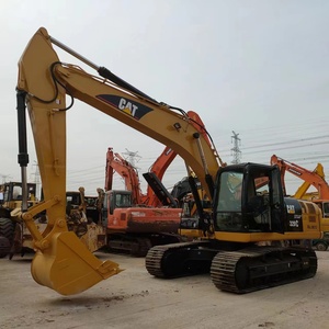 Excavatrice de construction de taille moyenne à rendement stable Caterpillar 320C pour la manutention des agrégats dans les centrales à béton - Product Image 1