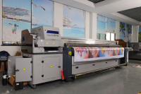 Imprimante hybride 18 têtes 1024A-UV Imprimante pour tapis Machine d'impression UV numérique à grande vitesse grand format plat et rouleau à rouleau
